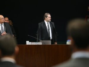 ** Geddel Vieira Lima é agredido em festa de Réveillon na Bahia.