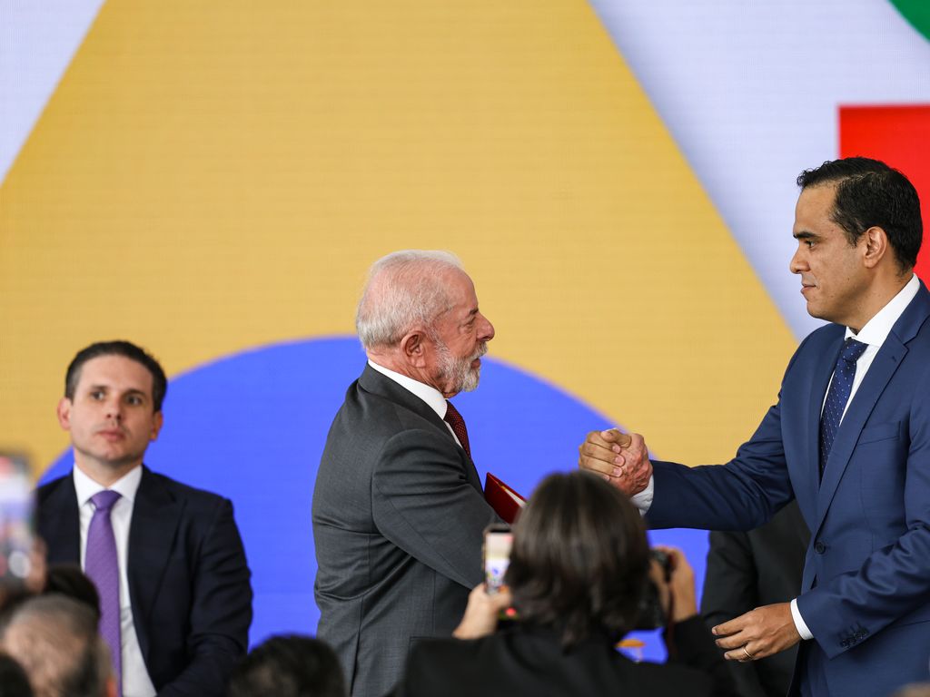 Gustavo Feliciano e Fernanda Câmara Norat no Ministério do Turismo