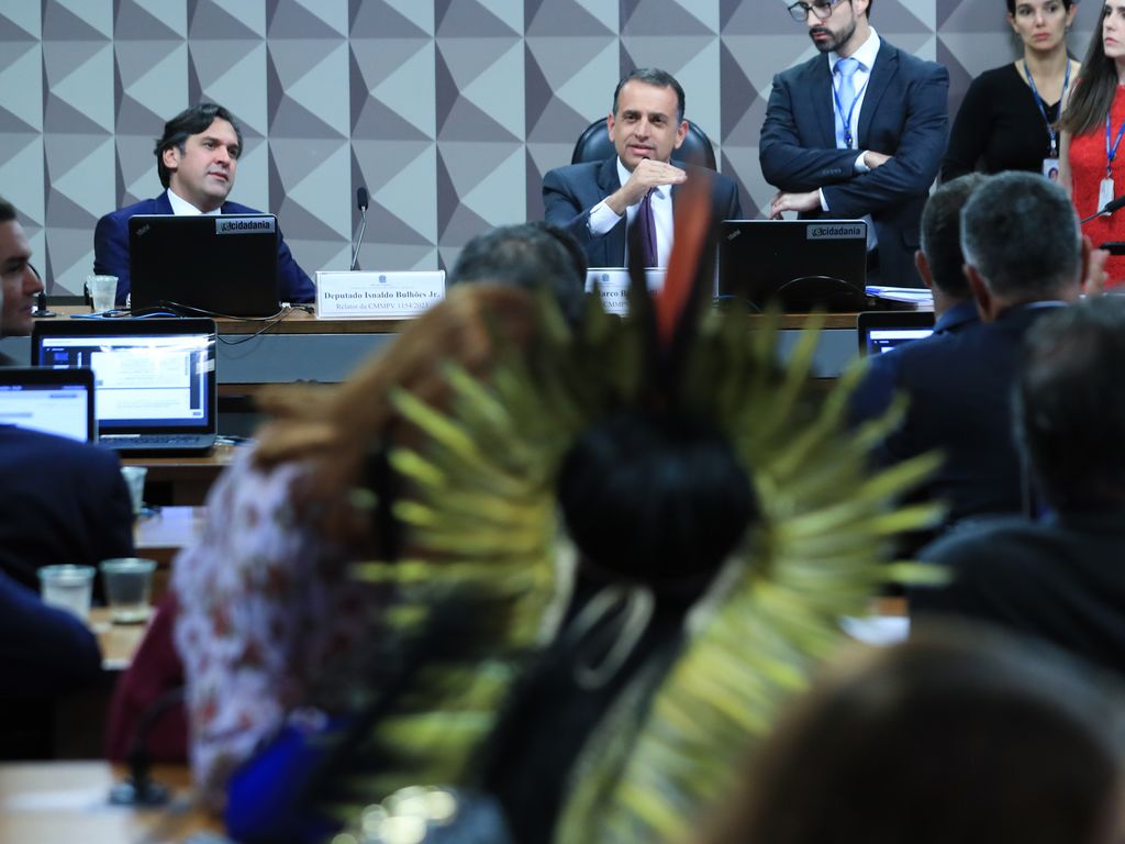 Relator Isnaldo Bulhões critica veto de Lula a emendas no orçamento.