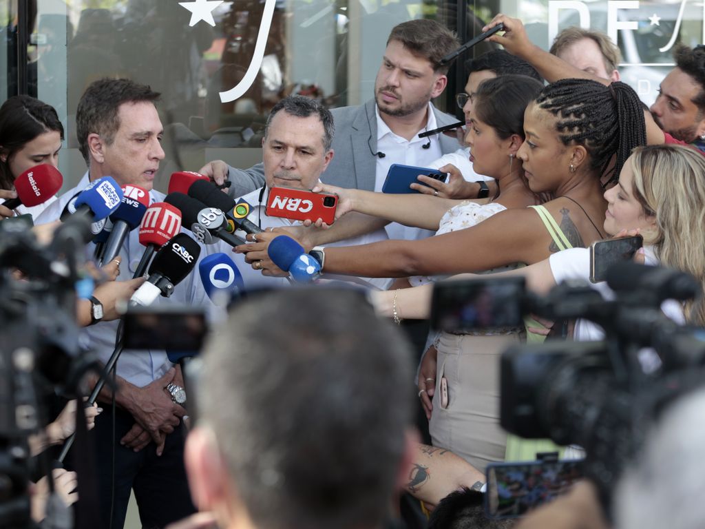 Defesa de Bolsonaro solicita nova prisão domiciliar por problemas de saúde.