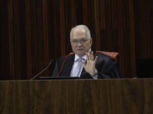 ** Ministros de Lula deixam governo para candidatar-se em 2026.