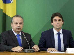 Renato Bolsonaro celebra acerto da Mega da Virada com família.